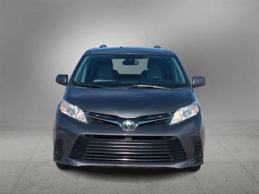 2018 Toyota Sienna LE