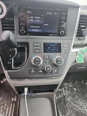 2018 Toyota Sienna LE