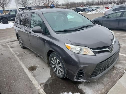 2018 Toyota Sienna LE