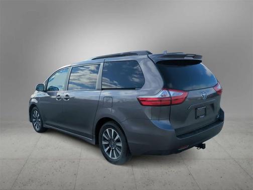 2018 Toyota Sienna LE