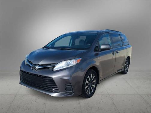 2018 Toyota Sienna LE
