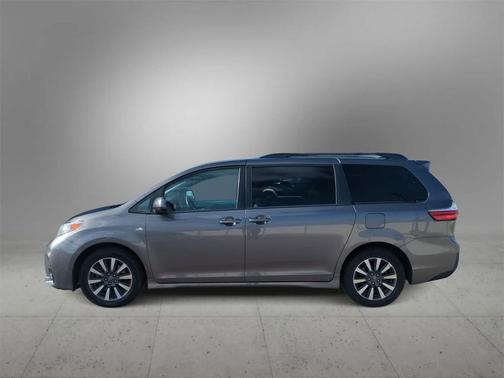 2018 Toyota Sienna LE