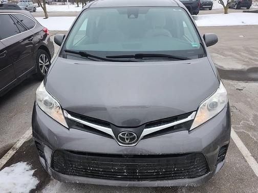 2018 Toyota Sienna LE