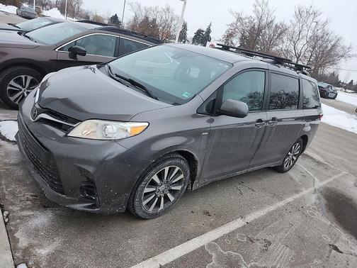 2018 Toyota Sienna LE