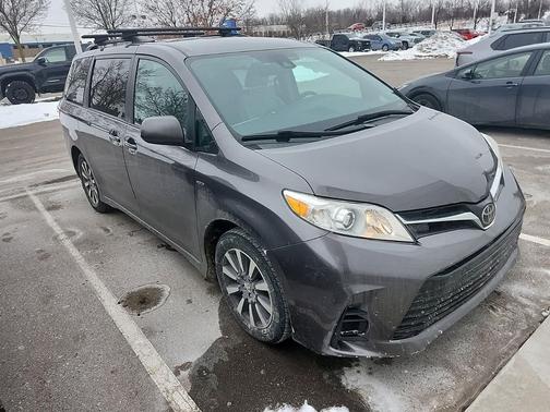 2018 Toyota Sienna LE
