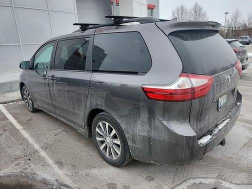 2018 Toyota Sienna LE