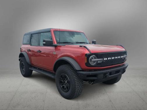 Hot Pepper Red Metallic Tinted Clearcoat 2024 Ford Bronco Wildtrak