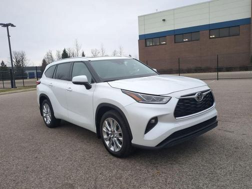 Wind Chill Pearl 2023 Toyota Highlander Limited