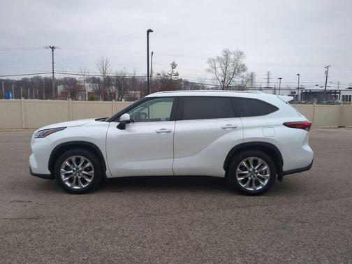 Wind Chill Pearl 2023 Toyota Highlander Limited