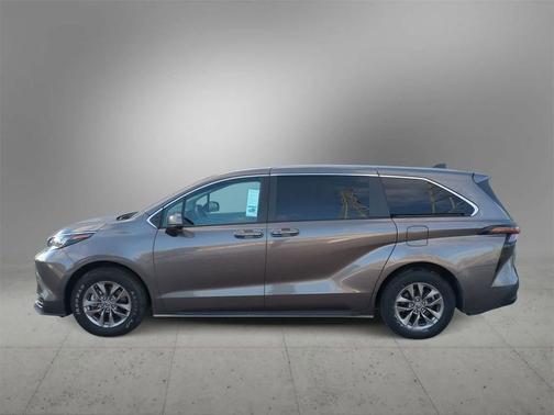 2024 Toyota Sienna LE