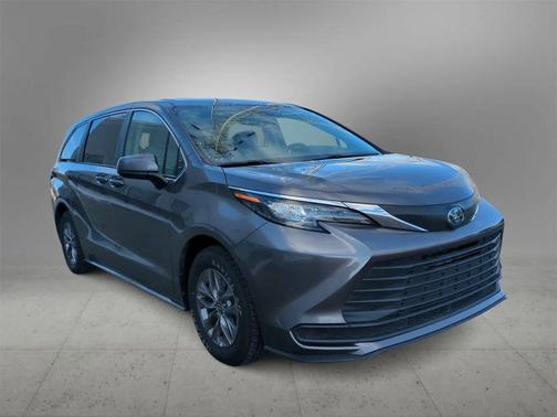2024 Toyota Sienna LE