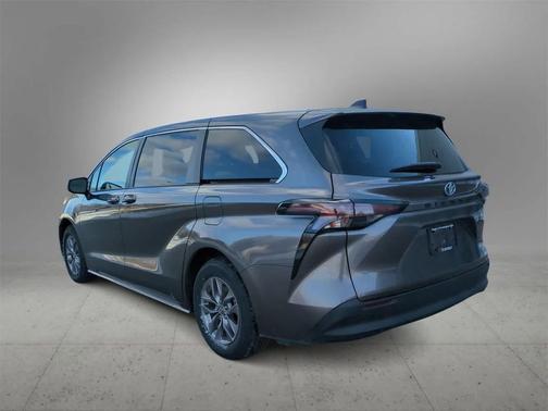 2024 Toyota Sienna LE