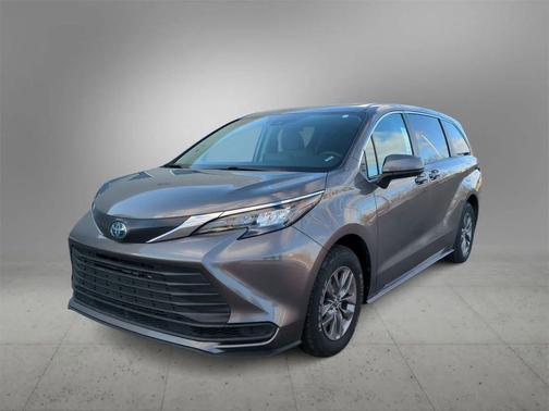 2024 Toyota Sienna LE