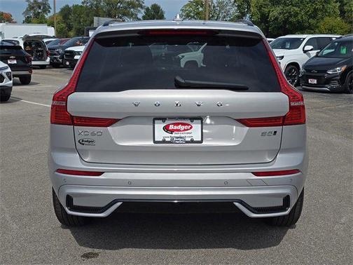 2024 Volvo XC60 B5 Core Dark Theme