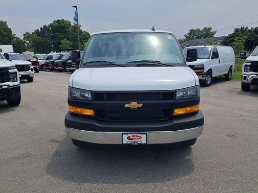 White 2025 Chevrolet Express 3500 RWD 3500 Regular Wheelbase WT