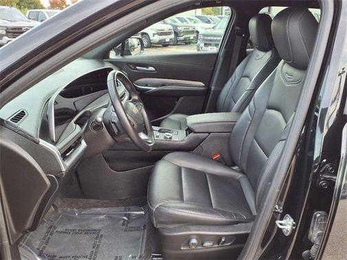 2025 Cadillac XT4 Premium Luxury