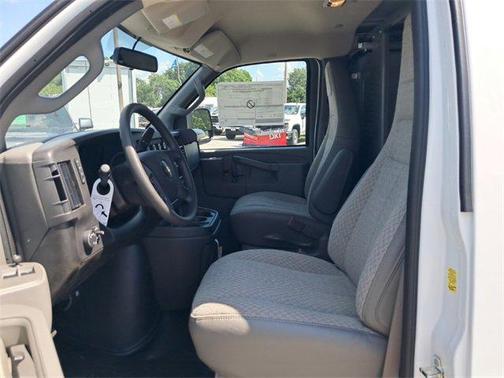 2025 Chevrolet Express 2500 RWD 2500 Regular Wheelbase WT