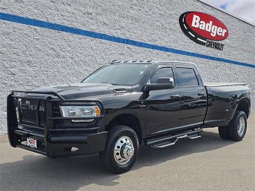 2022 RAM 3500 Tradesman Crew Cab 4x4 8' Box