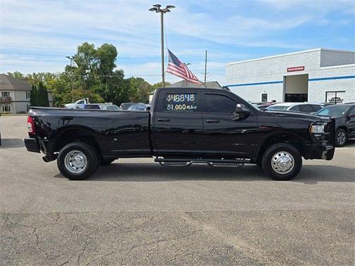 2022 RAM 3500 Tradesman Crew Cab 4x4 8' Box