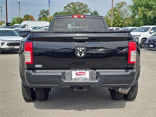 2022 RAM 3500 Tradesman Crew Cab 4x4 8' Box