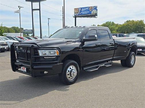 2022 RAM 3500 Tradesman Crew Cab 4x4 8' Box