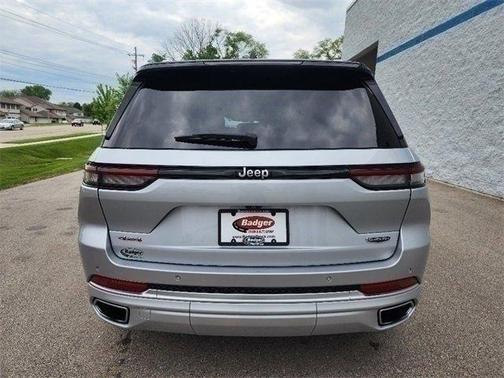 2022 Jeep Grand Cherokee Summit