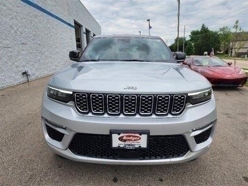 2022 Jeep Grand Cherokee Summit