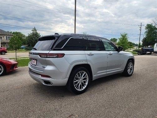 2022 Jeep Grand Cherokee Summit