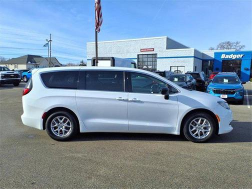 2024 Chrysler Voyager LX