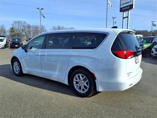 2024 Chrysler Voyager LX