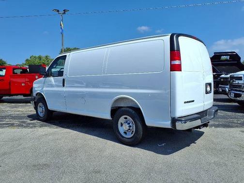 White 2025 Chevrolet Express 3500 RWD 3500 Regular Wheelbase WT