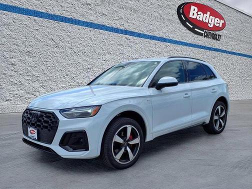 White 2024 Audi Q5 45 S line Premium Plus