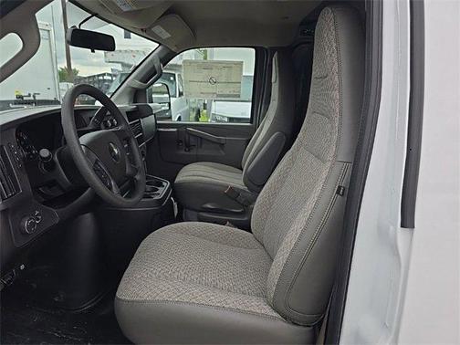 2025 Chevrolet Express 2500 RWD 2500 Regular Wheelbase WT