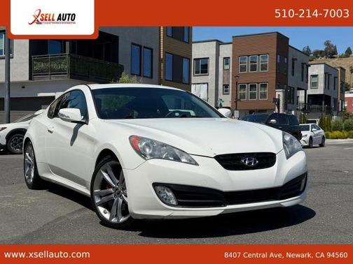 Karussell White 2011 Hyundai Genesis Coupe 3.8 Track