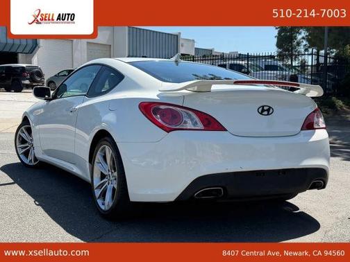 Karussell White 2011 Hyundai Genesis Coupe 3.8 Track