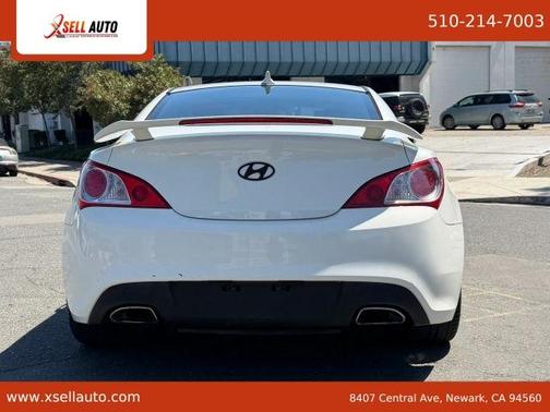 Karussell White 2011 Hyundai Genesis Coupe 3.8 Track