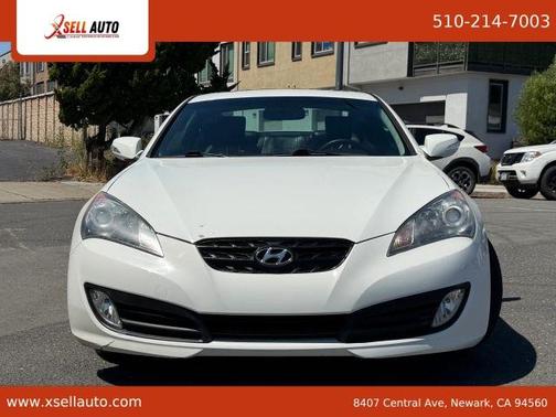 Karussell White 2011 Hyundai Genesis Coupe 3.8 Track