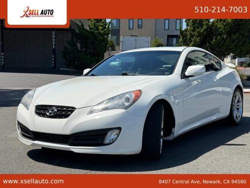 Karussell White 2011 Hyundai Genesis Coupe 3.8 Track