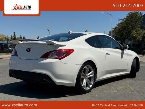 Karussell White 2011 Hyundai Genesis Coupe 3.8 Track