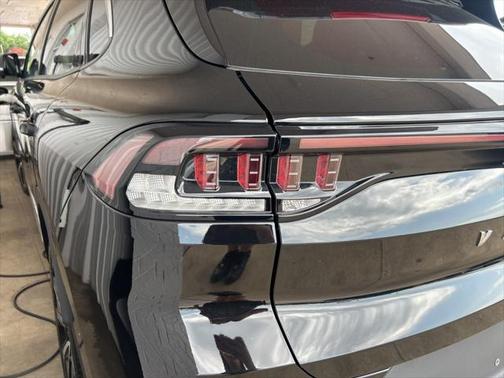 2024 VinFast VF 8 Plus