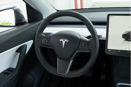 2022 Tesla Model Y Long Range Dual Motor All-Wheel Drive