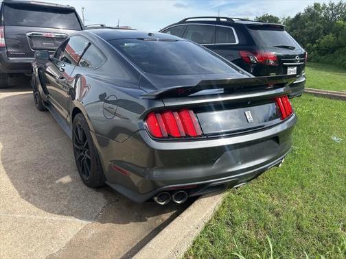 2017 Ford Shelby GT350 Base