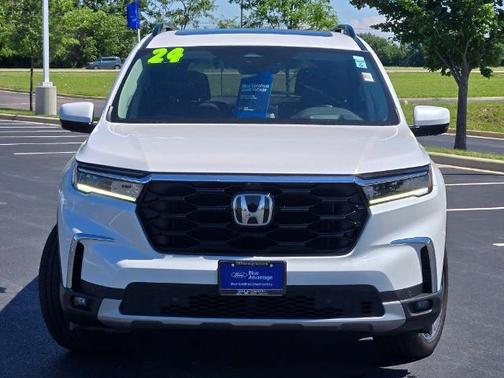 White 2024 Honda Pilot ELITE