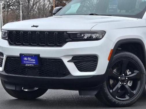 2023 Jeep Grand Cherokee LAREDO