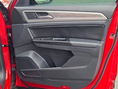 2020 Volkswagen Atlas Cross Sport 2.0T SE W/ TECHNOLOGY