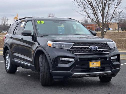 AGATE BLACK METALLIC 2023 Ford Explorer XLT