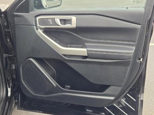 AGATE BLACK METALLIC 2023 Ford Explorer XLT