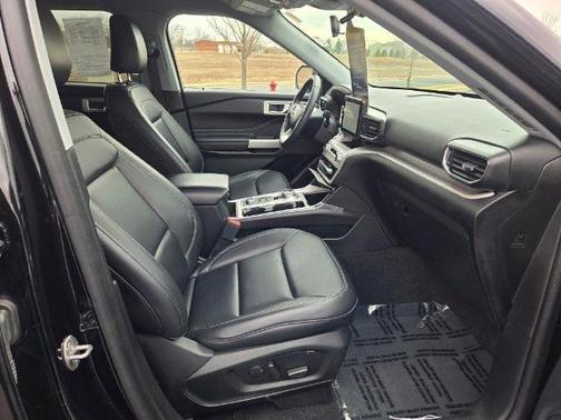 AGATE BLACK METALLIC 2023 Ford Explorer XLT