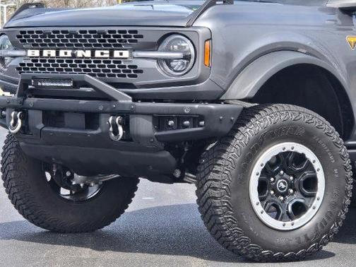 CARBONIZED GRAY METALLIC 2024 Ford Bronco BADLANDS