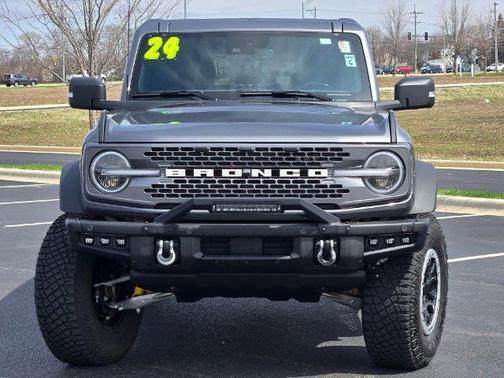 CARBONIZED GRAY METALLIC 2024 Ford Bronco BADLANDS